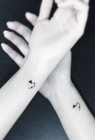 一组简单清新的情侣纹身图案