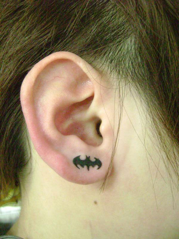 九江针功夫纹身秀图吧作品:耳朵小蝙蝠纹身图案