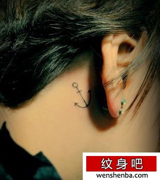 耳部精致的图腾船锚纹身