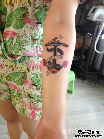 女生手臂唯美好看的船锚纹身图案