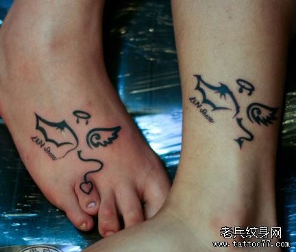 一款时尚的情侣图腾翅膀纹身图案