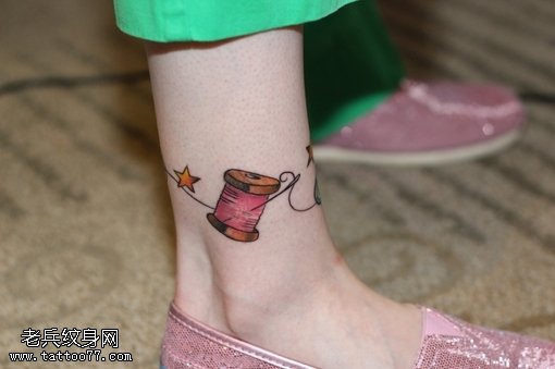 小清新脚部针线五角星纹身图案