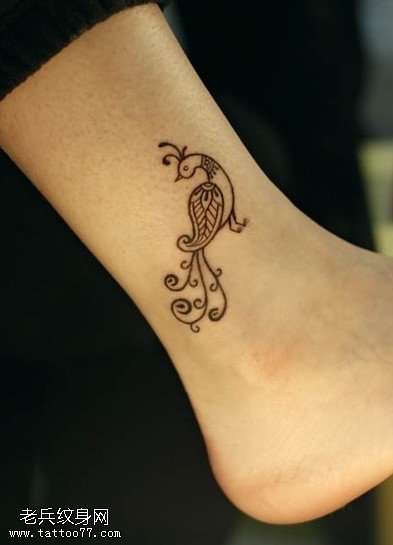 小清新脚部孔雀图腾纹身图案