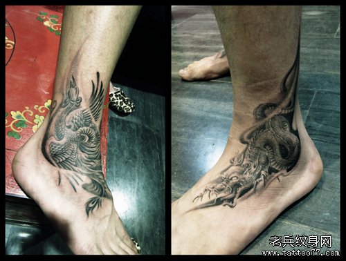 脚部经典的情侣龙与凤凰纹身图案