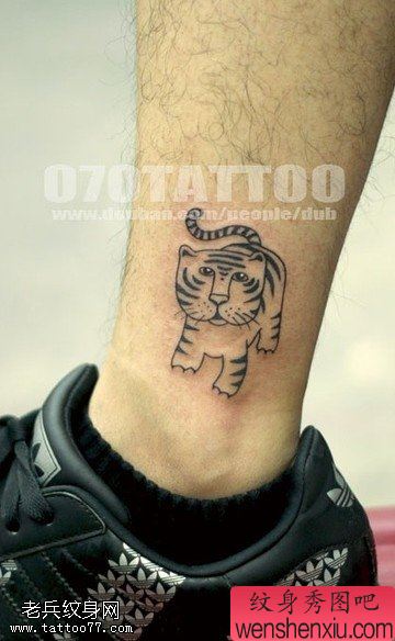 小清新脚踝虎图腾纹身图案