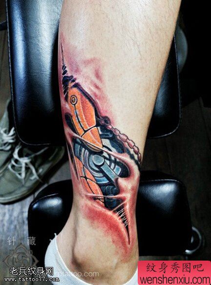 脚踝彩色3D机械撕皮纹身图案