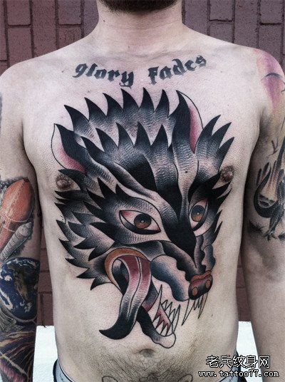 男生前胸时尚很酷的一款狼头纹身图案