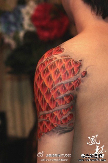 手臂超帅很酷的撕皮龙鳞纹身图案缩略频道推荐图