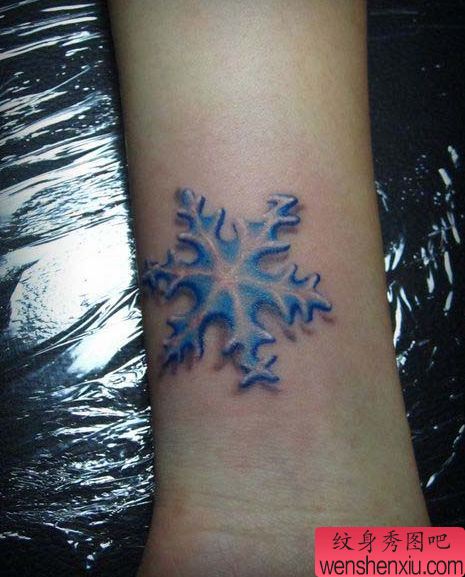 手臂好看的雪花纹身图案