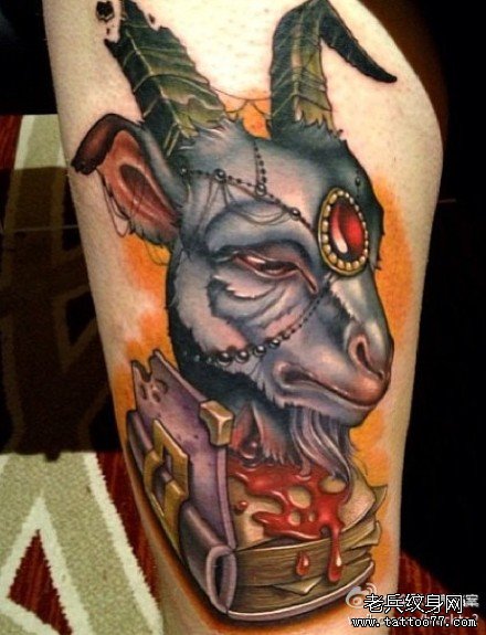 一款另类很酷的羊头纹身图案