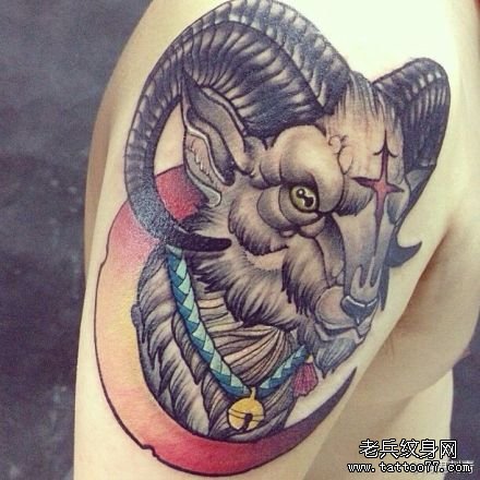 手臂很帅时尚的羊头纹身图案