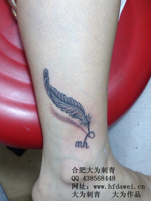 合肥大为纹身秀图吧作品：小腿羽毛纹身图案