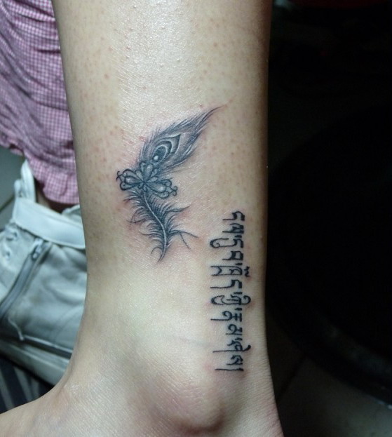 南昌流云堂纹身秀图吧作品：小腿羽毛纹身图案