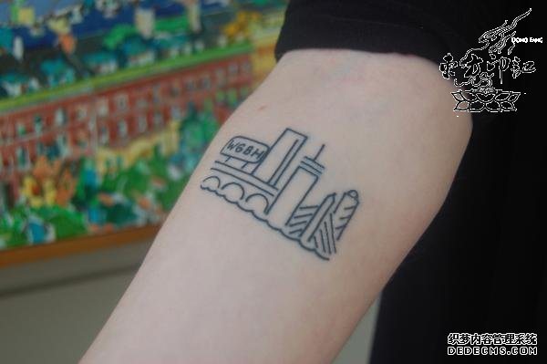 女子纹波士顿轮廓线纹身—只因喜爱这座城