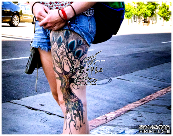 妹子超级好看的大腿纹身
