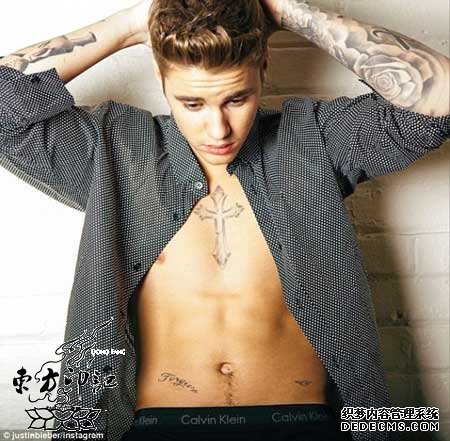 贾斯汀比伯秀纹身：貌似要拍内衣广告了