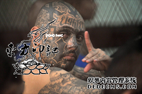 “英纹身最多”男子去除纹身 只因纹身过时了