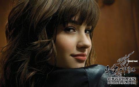 《Let It Go》主唱不雅床照遭泄露  纹身清晰可见