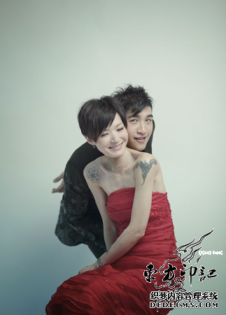 卢巧音胳膊上的纹身是什么