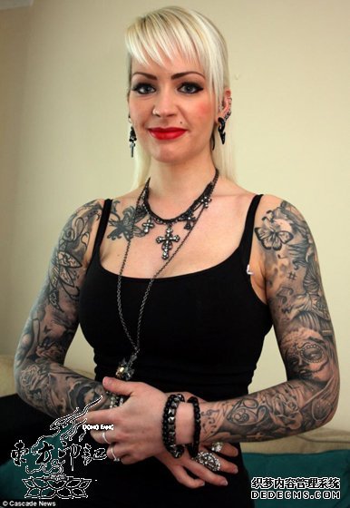 英国纹身母亲：不要通过外在来判断一个人