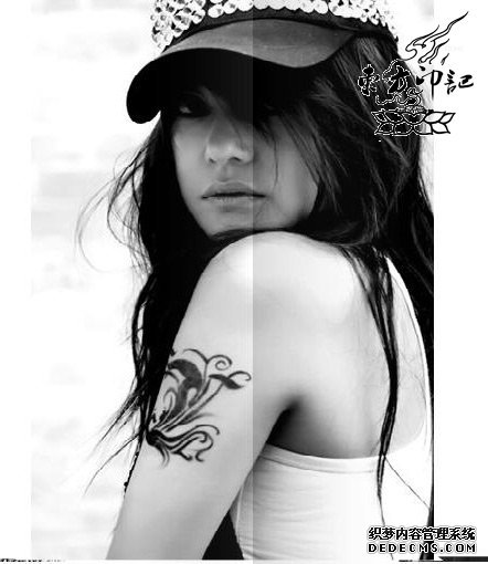 青葱岁月！赵薇也有纹身摇滚范儿哦