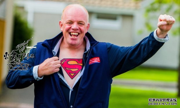 澳洲男子见义勇为获赞 免费得超人纹身