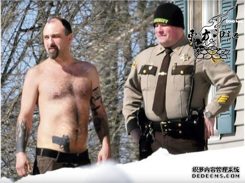 手枪纹身竟然也能招来警察？！