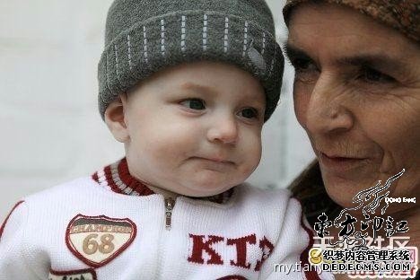 俄罗斯婴儿腿部时现古兰经 形同纹身