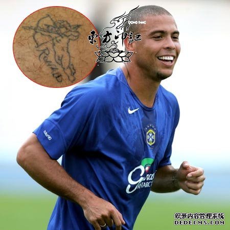 罗纳尔多为现女友修改前任纹身