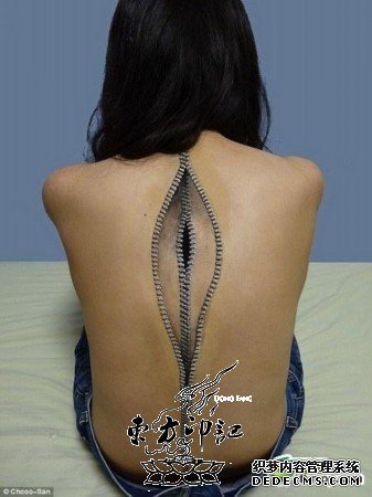 这是真的拉链吗？原来是纹身！