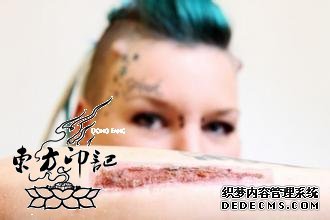 英国女子割纹身皮肤 只为报复出轨男友