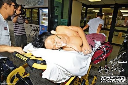 香港纹身汉酒后高歌  不幸坠河侥幸逃生