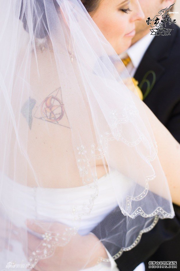 哈迷纹死亡圣器纹身 模仿电影场景举办婚礼