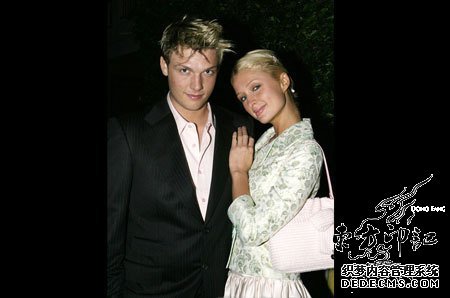 帕里斯希尔顿臀部纹身：只有我男友才看得见