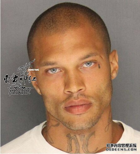 太奇葩！因纹身而被捕  因照片而走红