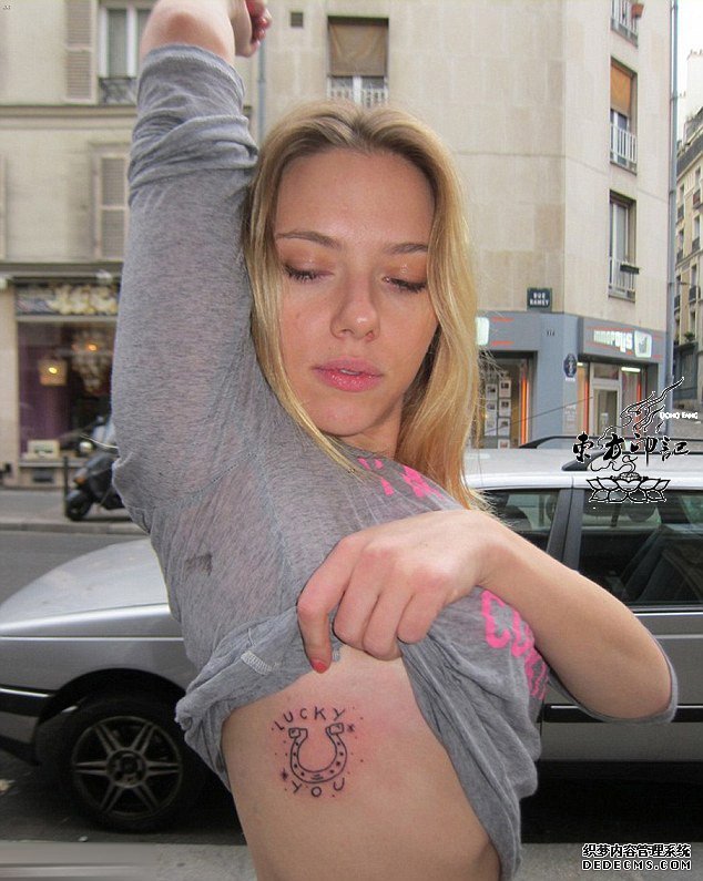 那些当街掀衣秀纹身的欧美女星