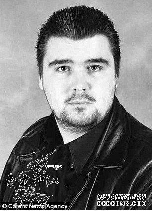 英国男子痴迷纹身 砸20万纹下80%的皮肤