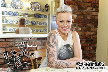 英国患病女子参加选美   纹身短发意外受宠