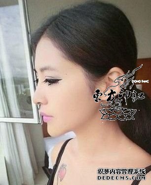 谢雨欣19岁大女儿 明星长相秀纹身