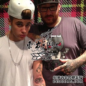 纹身师Bang Bang独家透露 比伯“妈妈之眼”纹身