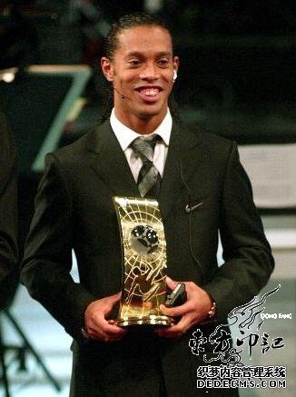 “小罗纳尔多”绯闻女友私处纹身荣登头条