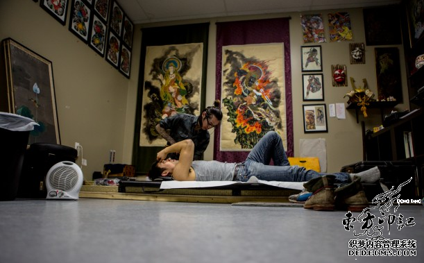 身在纽约的日本传统手刺纹身师 Takashi Matsuba