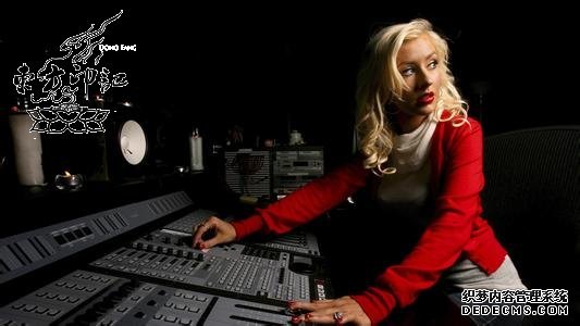 美国乐坛天后克里斯缇娜纹身：纪念另一个自己