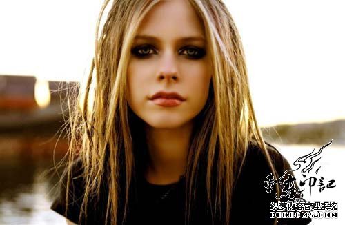 艾薇儿：我纹身，但我是个好姑娘