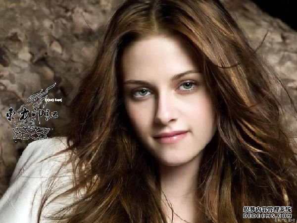 “暮光女”克里斯汀：我想剃光头并在上面纹身