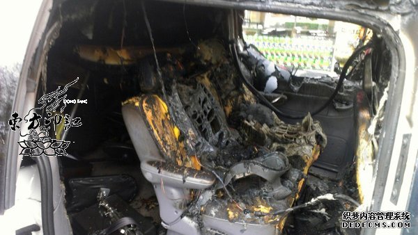 纹身师驾车失火：命还在钱没了