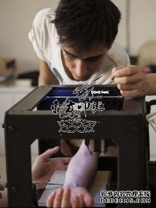 3D打印机竟然可以纹身，网友表示很担心