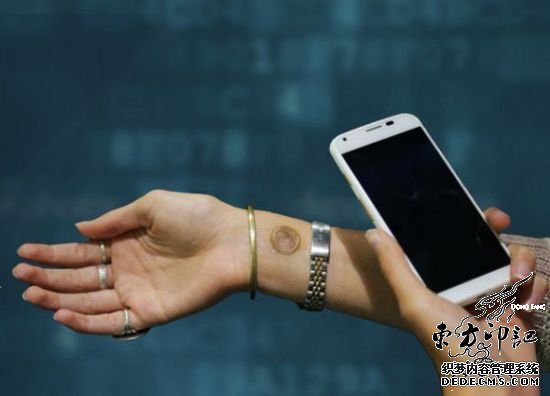 手机解锁还需要输入吗？扫一扫纹身贴纸就OK!