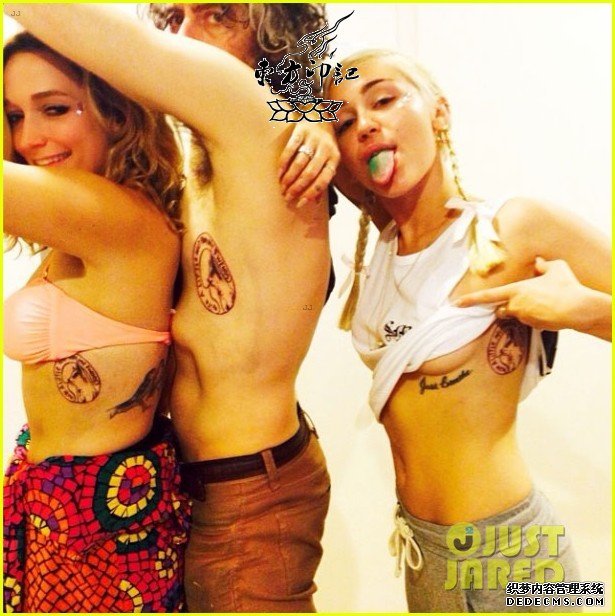 麦莉再添新纹身：纪念去世的爱犬