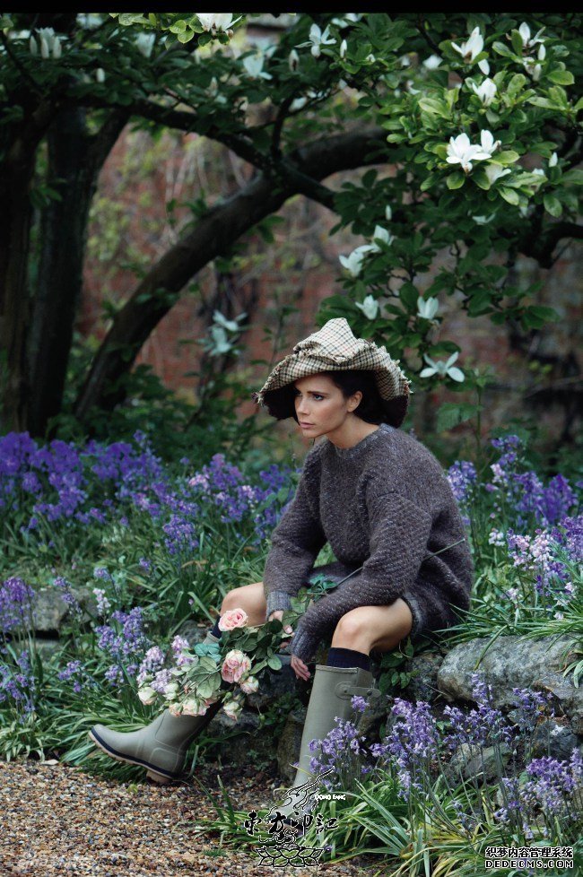 贝嫂农妇装“邋遢”出镜  脖颈曾纹精致纹身